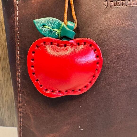 Genuine Leather APPLE Bag Charm Crossbody Purse Bag NEW - Picture 2 of 6